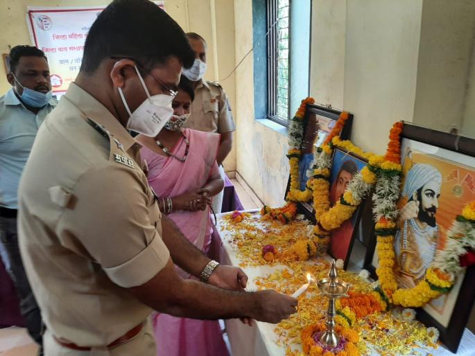 Lessons learned by women on child protection laws, including women's safety and domestic violence | महिलांची सुरक्षा,घरगुती हिंसाचारासह बाल संरक्षणावरील कायद्यांचे महिलांनी घेतले धडे Lessons learned by women on child protection laws, including women's safety and domestic violence | महिलांची सुरक्षा,घरगुती हिंसाचारासह बाल संरक्षणावरील कायद्यांचे महिलांनी घेतले धडे