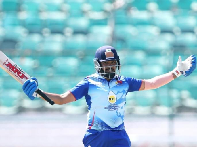 Prithvi Shaw scored unbeaten 185 runs from just 123 balls; Mumbai Qualified into the semi-final of Vijay Hazare Trophy 2021 | Prithvi Shaw : कॅप्टन पृथ्वी शॉनं २८ चेंडूंत चोपल्या १२६ धावा; यशस्वी जैस्वालसह २३८ धावांची सलामी, मुंबई उपांत्य फेरीत