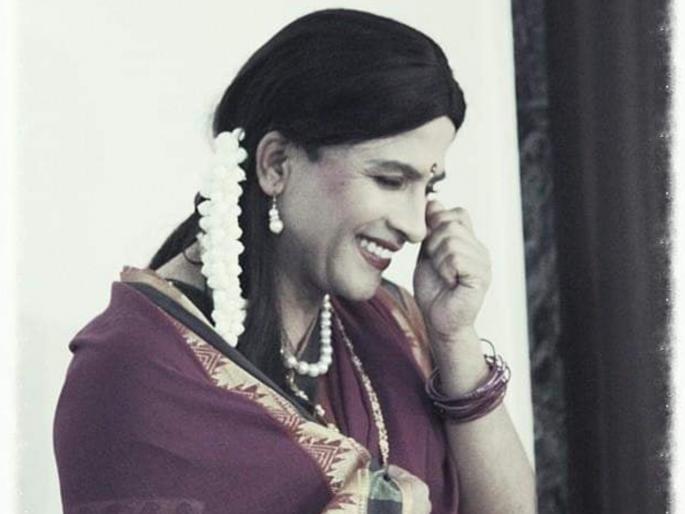 "You can't be a woman just by wearing a sari", No One Recognise Comedy Actor samirchoughule | "फक्त नटून साडी नेसून स्त्री होता येत नाही", स्त्री वेशातील हा अभिनेता ओळखा पाहू? "You can't be a woman just by wearing a sari", No One Recognise Comedy Actor samirchoughule | "फक्त नटून साडी नेसून स्त्री होता येत नाही", स्त्री वेशातील हा अभिनेता ओळखा पाहू?