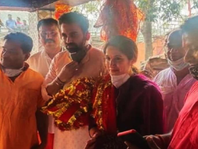 Zaheer khan and his wife sagarika arrive at chinnamastike temple in rajarappa | Zaheer Khan : पत्नी सागरिकासह झारखंडच्या मंदिरात दर्शनासाठी पोहोचला झहीर खान, घेतला आशिर्वाद