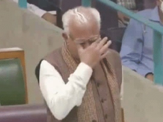 ... I couldn't sleep all night seeing that scene, the Chief Minister Manoharlal Khattar was in tears in the House | "...ते दृश्य पाहून रात्रभर झोपू शकलो नाही", भर सभागृहात मुख्यमंत्र्यांना अश्रू अनावर