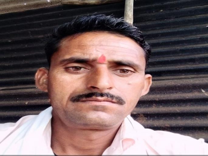 Accidental death of sugar factory labour near Karmala while returning to the village | ऊसतोड मजूरावर काळाचा घाला; गावाकडे परतत असताना करमाळ्याजवळ अपघाती मृत्यू Accidental death of sugar factory labour near Karmala while returning to the village | ऊसतोड मजूरावर काळाचा घाला; गावाकडे परतत असताना करमाळ्याजवळ अपघाती मृत्यू