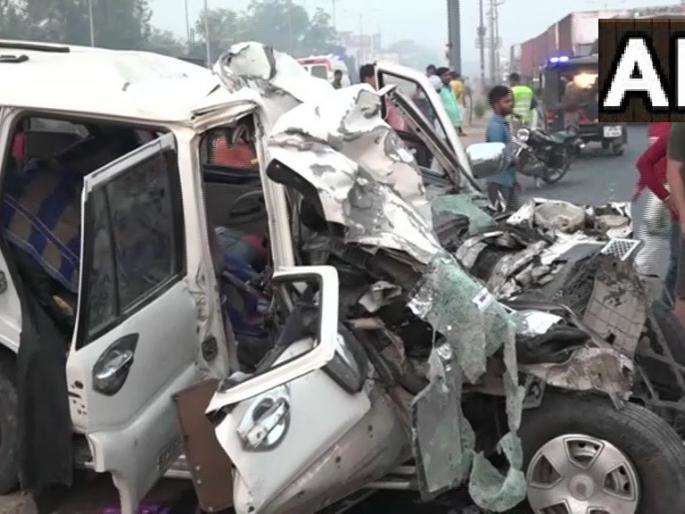 9 people die after SUV collides with tractor-trolley in Uttar Pradesh's Agra district | उत्तर प्रदेशमध्ये भीषण अपघात; 9 जणांचा मृत्यू, अनेक जण गंभीर जखमी 9 people die after SUV collides with tractor-trolley in Uttar Pradesh's Agra district | उत्तर प्रदेशमध्ये भीषण अपघात; 9 जणांचा मृत्यू, अनेक जण गंभीर जखमी