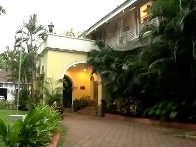 Suicide Attempt: A man attempted suicide at Balasaheb Thorat's bungalow | Suicide Attempt : बाळासाहेब थोरात यांच्या बंगल्यात एका व्यक्तीने केला आत्महत्येचा प्रयत्न  Suicide Attempt: A man attempted suicide at Balasaheb Thorat's bungalow | Suicide Attempt : बाळासाहेब थोरात यांच्या बंगल्यात एका व्यक्तीने केला आत्महत्येचा प्रयत्न