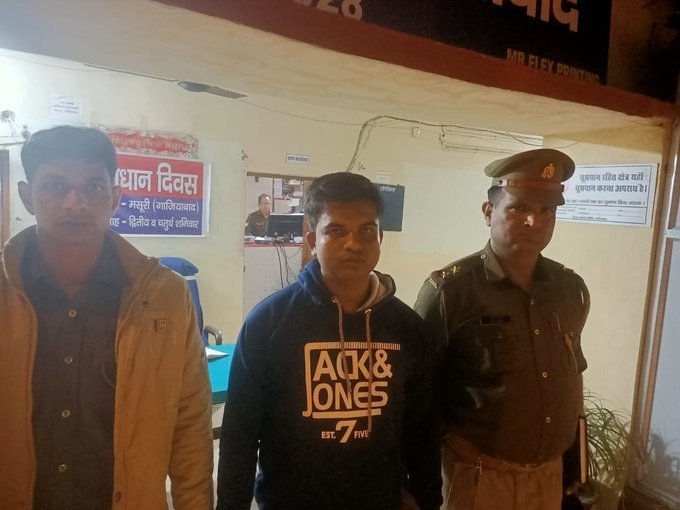 ghaziabad police arrested youth for allegedly beating kid for drinking water from temple | संतापजनक! मंदिरात पाणी पिण्यासाठी आला म्हणून मुस्लीम मुलाला बेदम मारहाण, Video व्हायरल ghaziabad police arrested youth for allegedly beating kid for drinking water from temple | संतापजनक! मंदिरात पाणी पिण्यासाठी आला म्हणून मुस्लीम मुलाला बेदम मारहाण, Video व्हायरल