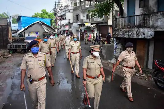 coronavirus: 36 cops hit in Nashik, 25 in urban areas and 11 in rural areas | coronavirus: नाशकातील ३६ पोलिसांना कोरोनाची बाधा, शहरातील २५ तर ग्रामिणमध्ये ११ पोलिसांचा समावेश coronavirus: 36 cops hit in Nashik, 25 in urban areas and 11 in rural areas | coronavirus: नाशकातील ३६ पोलिसांना कोरोनाची बाधा, शहरातील २५ तर ग्रामिणमध्ये ११ पोलिसांचा समावेश