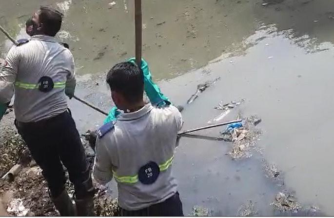 Suicide murder! Bodies found in Vikhroli; trying to identify unknown person begin by police | आत्महत्या की हत्या! विक्रोळीत सापडला मृतदेह; अज्ञात व्यक्तीची ओळख पटविण्याचे प्रयत्न सुरु  Suicide murder! Bodies found in Vikhroli; trying to identify unknown person begin by police | आत्महत्या की हत्या! विक्रोळीत सापडला मृतदेह; अज्ञात व्यक्तीची ओळख पटविण्याचे प्रयत्न सुरु