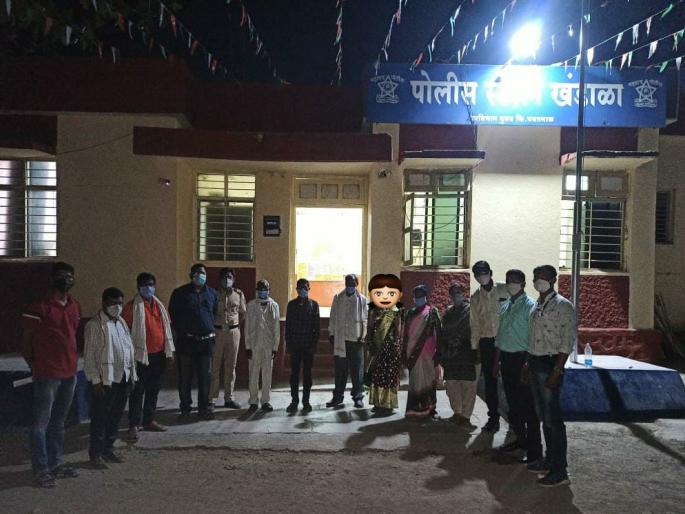 The Corona rules were broken, but the bride also minor; The child marriage was over | कोरोना नियम तर डावललेच पण लग्नातील वधूही निघाली अल्पवयीन; बालविवाहाची झाली पोलखोल The Corona rules were broken, but the bride also minor; The child marriage was over | कोरोना नियम तर डावललेच पण लग्नातील वधूही निघाली अल्पवयीन; बालविवाहाची झाली पोलखोल