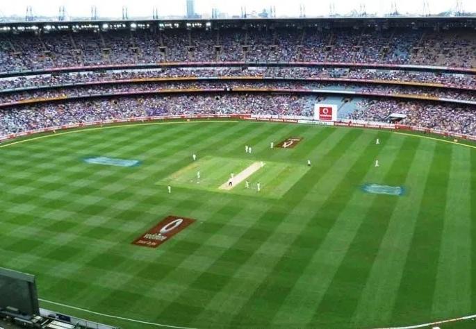 During the match, the cricketer was punched by a rival player and fainted on the spot | सामन्यादरम्यान क्रिकेटपटूला प्रतिस्पर्धी खेळाडूने मारला ठोसा, जागेवरच झाला...