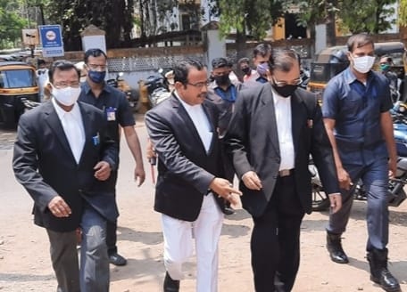 Rape and murder of kid case Special Public Prosecutor Ujwal Nikam files draft of charge sheet | चिमुरडीवर बलात्कार, हत्या प्रकरण: विशेष सरकारी वकील उज्वल निकम यांनी सादर केला दाेषाराेपपत्राचा मसुदा Rape and murder of kid case Special Public Prosecutor Ujwal Nikam files draft of charge sheet | चिमुरडीवर बलात्कार, हत्या प्रकरण: विशेष सरकारी वकील उज्वल निकम यांनी सादर केला दाेषाराेपपत्राचा मसुदा