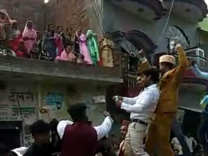 Maulana refuses to teach nikah : Shamli Maulana refuses to teach nikah after playing dj in marriage | Maulana refuses to teach nikah : काय सांगता? लग्नात नवरदेव डिजेच्या तालावर नाचला म्हणून भडकलेल्या मौलानाचा निकाहासाठी नकार Maulana refuses to teach nikah : Shamli Maulana refuses to teach nikah after playing dj in marriage | Maulana refuses to teach nikah : काय सांगता? लग्नात नवरदेव डिजेच्या तालावर नाचला म्हणून भडकलेल्या मौलानाचा निकाहासाठी नकार