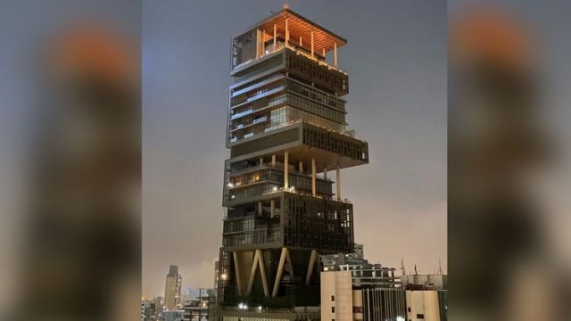 An unattended two-wheeler was found near Mukesh Ambani's residence | स्कॉर्पिओ प्रकरणानंतर मुकेश अंबानी यांच्या निवासस्थानाजवळ सापडली बेवारस दुचाकी