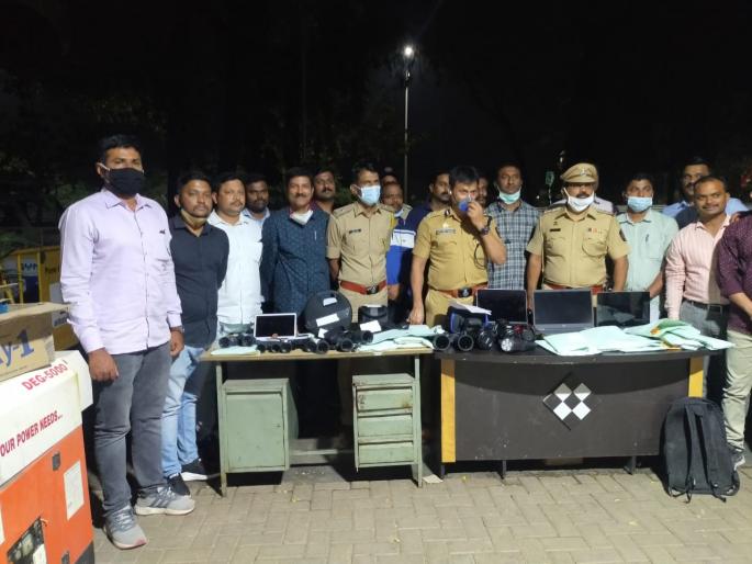 Betting on each ball in six seconds; Online racket on England vs India match in Gahunje exposed | England vs India: प्रत्येक 'बाॅल'वर सहा सेकंदात बेटिंग; गहुंजेतील भारत-इंग्लंड मॅचवेळी रॅकेट उद्ध्वस्त Betting on each ball in six seconds; Online racket on England vs India match in Gahunje exposed | England vs India: प्रत्येक 'बाॅल'वर सहा सेकंदात बेटिंग; गहुंजेतील भारत-इंग्लंड मॅचवेळी रॅकेट उद्ध्वस्त