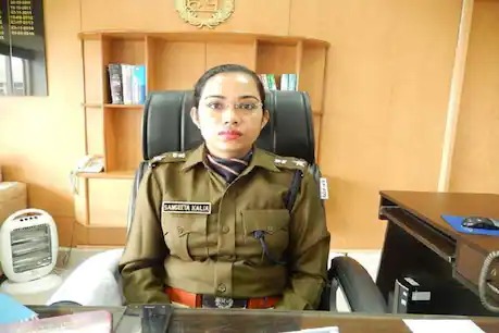 BJP minister who was twice disputed by IPS officer, she quit 3 jobs, let's find out who is Sangita Kalia | भाजपा मंत्र्यास दोनदा नडलेल्या IPS अधिकाऱ्याने ३ नोकऱ्यांवर सोडले पाणी, जाणूया कोण आहे संगिता कालिया BJP minister who was twice disputed by IPS officer, she quit 3 jobs, let's find out who is Sangita Kalia | भाजपा मंत्र्यास दोनदा नडलेल्या IPS अधिकाऱ्याने ३ नोकऱ्यांवर सोडले पाणी, जाणूया कोण आहे संगिता कालिया