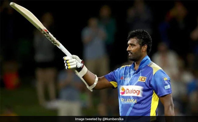 The Sri Lankan all-rounder Thisara Perera hit six sixes in a row, equaling Kelly Yuvi's record; 52 off 13 balls | श्रीलंकेच्या या अष्टपैलूने ठोकले सलग सहा षटकार, केली युवीच्या विक्रमाशी बरोबरी; १३ चेंडूत कुटल्या ५२ धावा 