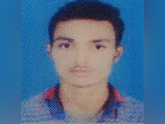 Young man from Dapora commits suicide under running train | Suicide : दापोरा येथील तरूणाची धावत्या रेल्वेखाली आत्महत्या Young man from Dapora commits suicide under running train | Suicide : दापोरा येथील तरूणाची धावत्या रेल्वेखाली आत्महत्या