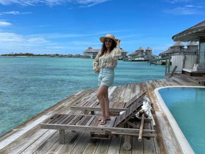 Madhuri Dixit, Holidaying In Maldives, Shares This Stunning Pic | कुटुंबासह मालदीवमध्ये व्हॅकेशन एन्जॉय करतेय माधुरी दीक्षित, पाहा तिचे खास फोटो Madhuri Dixit, Holidaying In Maldives, Shares This Stunning Pic | कुटुंबासह मालदीवमध्ये व्हॅकेशन एन्जॉय करतेय माधुरी दीक्षित, पाहा तिचे खास फोटो