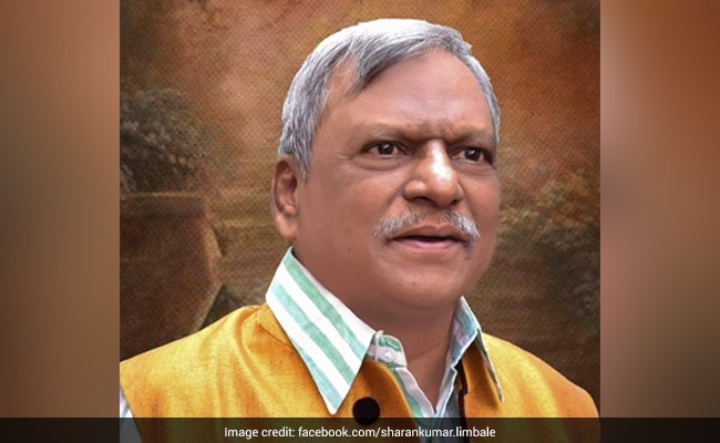 Dr. Sharankumar Limbale received 'Saraswati Sanman' in Marathi after 18 years | डॉ. शरणकुमार लिंबाळे यांना ‘सरस्वती सन्मान’ १८ वर्षांनी मराठीला मिळाला मान Dr. Sharankumar Limbale received 'Saraswati Sanman' in Marathi after 18 years | डॉ. शरणकुमार लिंबाळे यांना ‘सरस्वती सन्मान’ १८ वर्षांनी मराठीला मिळाला मान