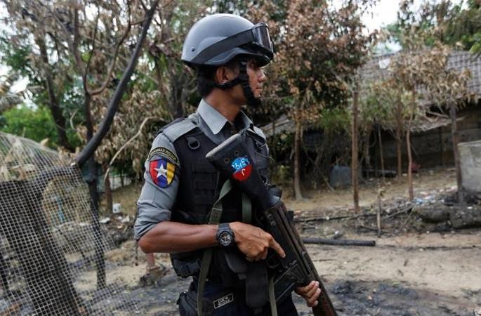 Kachin minority group attacks police outpost in Myanmar | म्यानमारमध्ये काचिन अल्पसंख्याक समूहाचा पोलीस चौकीवर हल्ला Kachin minority group attacks police outpost in Myanmar | म्यानमारमध्ये काचिन अल्पसंख्याक समूहाचा पोलीस चौकीवर हल्ला