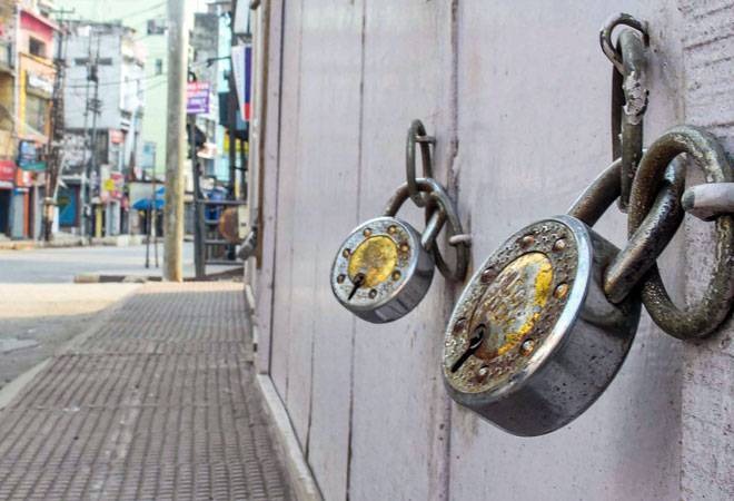 Coronavirus in Maharashtra : Don't reject the lockdown, after the NCP, now the Congress also protested | Coronavirus in Maharashtra : लाॅकडाऊन नकोच, राष्ट्रवादीपाठोपाठ आता काँग्रेसनेही केला विरोध Coronavirus in Maharashtra : Don't reject the lockdown, after the NCP, now the Congress also protested | Coronavirus in Maharashtra : लाॅकडाऊन नकोच, राष्ट्रवादीपाठोपाठ आता काँग्रेसनेही केला विरोध