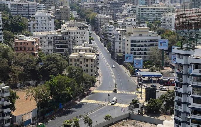 Coronavirus in Maharashtra: Partial lockdown in the Maharashtra? Possibility of closing malls, cinemas, theaters | Coronavirus in Maharashtra : राज्यात अंशत: लॉकडाऊन? मॉल, सिनेमागृह, नाट्यगृहे बंद ठेवण्याची शक्यता Coronavirus in Maharashtra: Partial lockdown in the Maharashtra? Possibility of closing malls, cinemas, theaters | Coronavirus in Maharashtra : राज्यात अंशत: लॉकडाऊन? मॉल, सिनेमागृह, नाट्यगृहे बंद ठेवण्याची शक्यता