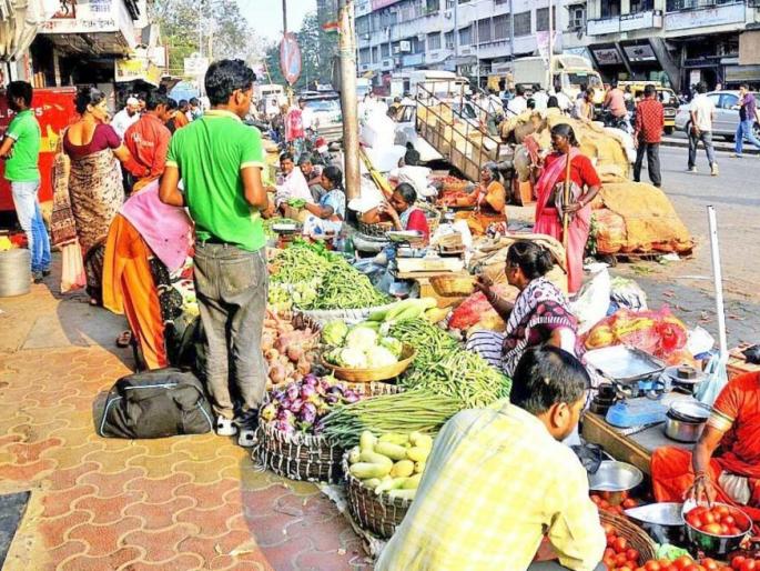 KDMC's misgivings about corona restrictions, is corona spreading because of us? Anger spread among the peddlers | कोरोनाच्या निर्बंधाबाबत केडीएमसीचा दुजाभाव, कोरोना आमच्यामुळेच पसरतो का? फेरीवाल्यांमध्ये पसरला संताप KDMC's misgivings about corona restrictions, is corona spreading because of us? Anger spread among the peddlers | कोरोनाच्या निर्बंधाबाबत केडीएमसीचा दुजाभाव, कोरोना आमच्यामुळेच पसरतो का? फेरीवाल्यांमध्ये पसरला संताप