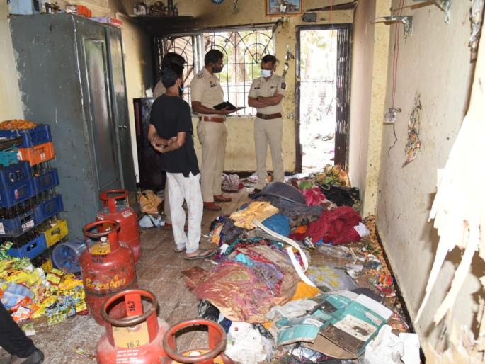 Two brothers killed in explosion of domestic gas cylinder | घरगुती गॅस सिलिंडरचा स्फोटातील उपचार घेणाऱ्या २ सख्ख्या भावांचा मृत्यू Two brothers killed in explosion of domestic gas cylinder | घरगुती गॅस सिलिंडरचा स्फोटातील उपचार घेणाऱ्या २ सख्ख्या भावांचा मृत्यू