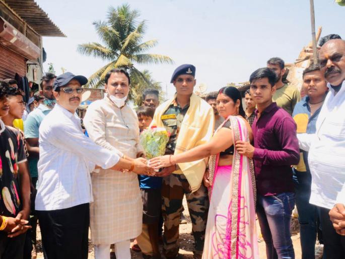 Satyam Yadav, 19, of Ganpat Patil Nagar has been selected for the Army | गणपत पाटील नगरातील 19 वर्षीय सत्यम यादवची सैन्यदलात निवड  Satyam Yadav, 19, of Ganpat Patil Nagar has been selected for the Army | गणपत पाटील नगरातील 19 वर्षीय सत्यम यादवची सैन्यदलात निवड