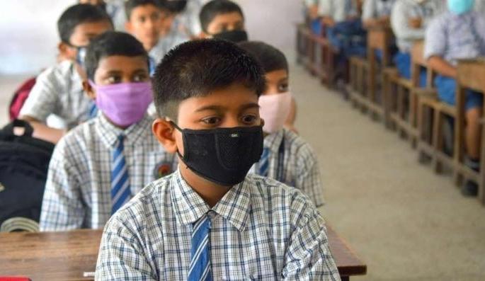 jabalpur school operator threatens to shoot parent for non payment of arbitrary fees | खासगी शाळांचा मनमानी कारभार! फी वसुलीसाठी संचालकाची गुंडगिरी, पालकांना गोळी मारण्याची दिली धमकी