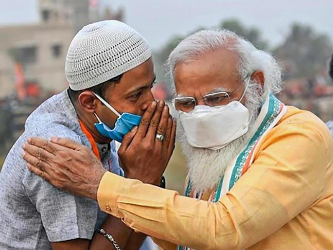 West Bengal Assembly Elections 2021 : What the said in Prime Minister Narendra Modi's ear, the young man Zulfiqar Ali finally revealed the secret | तेव्हा पंतप्रधान मोदींच्या कानात काय सांगितले, अखेर त्या युवकाने गुपित उघड केले