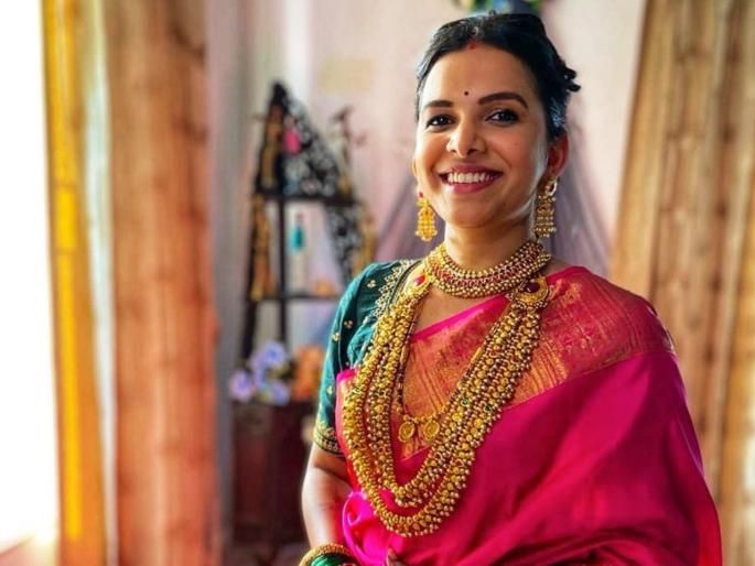 Mithali mayekar looks beautiful in pink color saree | लग्नानंतर आणखी सुंदर दिसतेय मिताली मयेकर, गुलाबी साडीतल्या फोटोला मिळतेय पसंती Mithali mayekar looks beautiful in pink color saree | लग्नानंतर आणखी सुंदर दिसतेय मिताली मयेकर, गुलाबी साडीतल्या फोटोला मिळतेय पसंती