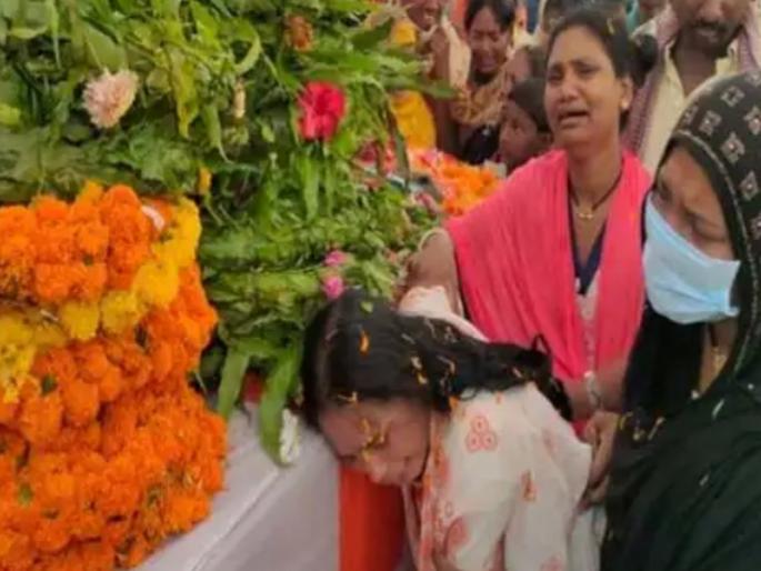 know story of jawan killed in bijapur naxal attack who was about to become father after 19 years of marriage | Chhattisgarh Naxal Attack : शहीद झालेला जवान लग्नाच्या 19 वर्षांनी होणार होता 'बाप' पण...; मन हेलावून टाकणारी घटना