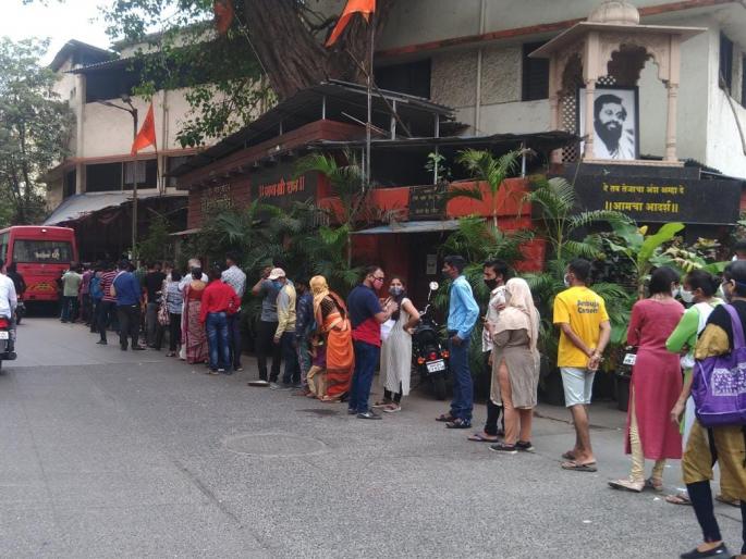 coronavirus: Crowd of citizens at Thane Municipal Corporation's Corona test center, rush for antigen test till April 10 | coronavirus: ठाणे महापालिकेच्या कोरोना चाचणी केंद्रावर नागरिकांची गर्दी, १० एप्रिलपर्यंत अँन्टिजेन टेस्ट करण्यासाठी धावपळ coronavirus: Crowd of citizens at Thane Municipal Corporation's Corona test center, rush for antigen test till April 10 | coronavirus: ठाणे महापालिकेच्या कोरोना चाचणी केंद्रावर नागरिकांची गर्दी, १० एप्रिलपर्यंत अँन्टिजेन टेस्ट करण्यासाठी धावपळ