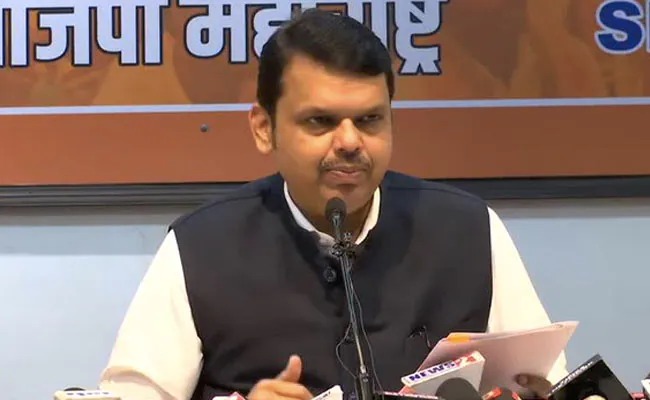 Anand Shinde's reply to Devendra Fadnavis, Says, This is Pawar's government. It will not fall easily | "हे पवार साहेबांचं सरकार हाय, तुमच्या बापाच्यानं पडणार नाय’’, आनंद शिंदेंचं फडणवीसांना प्रत्युत्तर Anand Shinde's reply to Devendra Fadnavis, Says, This is Pawar's government. It will not fall easily | "हे पवार साहेबांचं सरकार हाय, तुमच्या बापाच्यानं पडणार नाय’’, आनंद शिंदेंचं फडणवीसांना प्रत्युत्तर