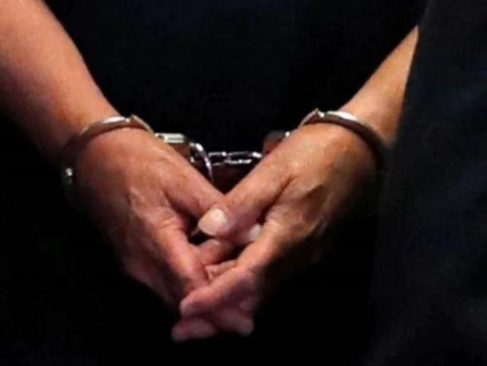 Raids on coaching center; 555 students found without masks; The owner was arrested | कोचिंग सेंटरवर छापेमारी; ५५५ विद्यार्थी सापडले विनामास्क; मालकाला केली अटक Raids on coaching center; 555 students found without masks; The owner was arrested | कोचिंग सेंटरवर छापेमारी; ५५५ विद्यार्थी सापडले विनामास्क; मालकाला केली अटक