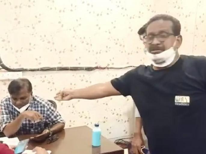 Crime against 8 people including running a channel on YouTube for abusing doctors after being rushed to Covid Hospital | कोव्हीड रुग्णालयात घुसून डॉक्टरांना शिवीगाळ करणाऱ्या युट्युबवर चॅनल चालवणाऱ्यासह ८ जणांविरुद्ध गुन्हा Crime against 8 people including running a channel on YouTube for abusing doctors after being rushed to Covid Hospital | कोव्हीड रुग्णालयात घुसून डॉक्टरांना शिवीगाळ करणाऱ्या युट्युबवर चॅनल चालवणाऱ्यासह ८ जणांविरुद्ध गुन्हा