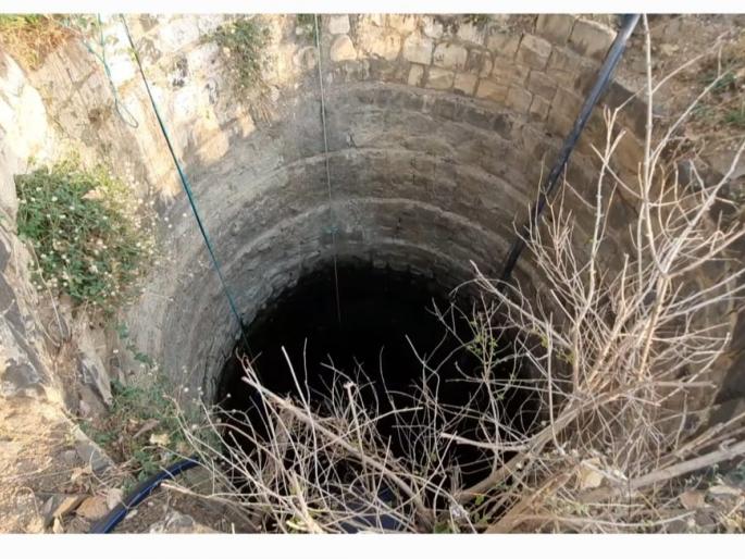 Corona-infected patient escapes hospital; Body found in the well | कोरोना बाधित रूग्णाचे रुग्णालयातून पलायन; विहिरीत आढळला मृतदेह Corona-infected patient escapes hospital; Body found in the well | कोरोना बाधित रूग्णाचे रुग्णालयातून पलायन; विहिरीत आढळला मृतदेह