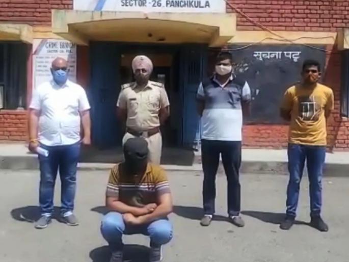 Coronavirus : Remdesivir's black market! Pharmacist arrested by police; sold 1 injection at 13 thousand | Coronavirus : रेमडेसिवीरचा काळाबाजार! फार्मासिस्टला पोलिसांनी केली अटक; १३ हजार विकत होता इंजेक्शन    Coronavirus : Remdesivir's black market! Pharmacist arrested by police; sold 1 injection at 13 thousand | Coronavirus : रेमडेसिवीरचा काळाबाजार! फार्मासिस्टला पोलिसांनी केली अटक; १३ हजार विकत होता इंजेक्शन