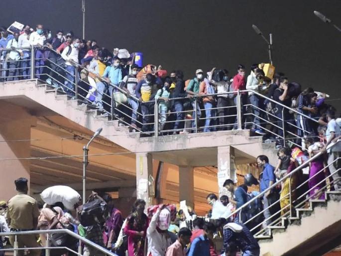 coronavirus, lockdown in delhi 2021: After the announcement of the lockdown in Delhi, the workers rushed to the village, the crowd at the bus station | coronavirus: दिल्लीत लॉकडाऊनच्या घोषणेनंतर मजुरांची गावी जाण्यासाठी धावपळ, बस स्थानकात उसळली गर्दी coronavirus, lockdown in delhi 2021: After the announcement of the lockdown in Delhi, the workers rushed to the village, the crowd at the bus station | coronavirus: दिल्लीत लॉकडाऊनच्या घोषणेनंतर मजुरांची गावी जाण्यासाठी धावपळ, बस स्थानकात उसळली गर्दी