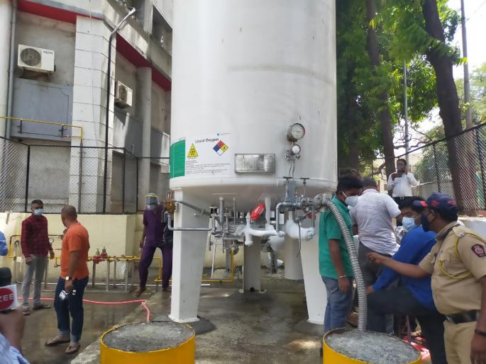 oxygen tank leak in dr zakir hussain hospital at nashik | Nashik Oxygen Leak: नाशिक पालिकेच्या डॉ. झाकीर हुसेन रुग्णालयातील ऑक्सिजन टाकीला गळती, काही रुग्ण दगावल्याची भीती oxygen tank leak in dr zakir hussain hospital at nashik | Nashik Oxygen Leak: नाशिक पालिकेच्या डॉ. झाकीर हुसेन रुग्णालयातील ऑक्सिजन टाकीला गळती, काही रुग्ण दगावल्याची भीती