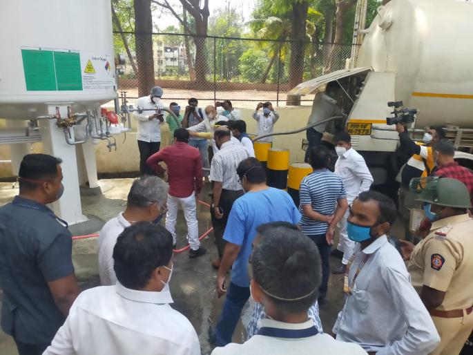 Nashik Oxygen Leakage: Expressing grief over the accident in Nashik, Aditya Thackeray made a big announcement |  Nashik Oxygen Leakage : नाशिकमधील दुर्घटनेबाबत दु:ख व्यक्त करत आदित्य ठाकरे यांनी केली मोठी घोषणा  Nashik Oxygen Leakage: Expressing grief over the accident in Nashik, Aditya Thackeray made a big announcement |  Nashik Oxygen Leakage : नाशिकमधील दुर्घटनेबाबत दु:ख व्यक्त करत आदित्य ठाकरे यांनी केली मोठी घोषणा