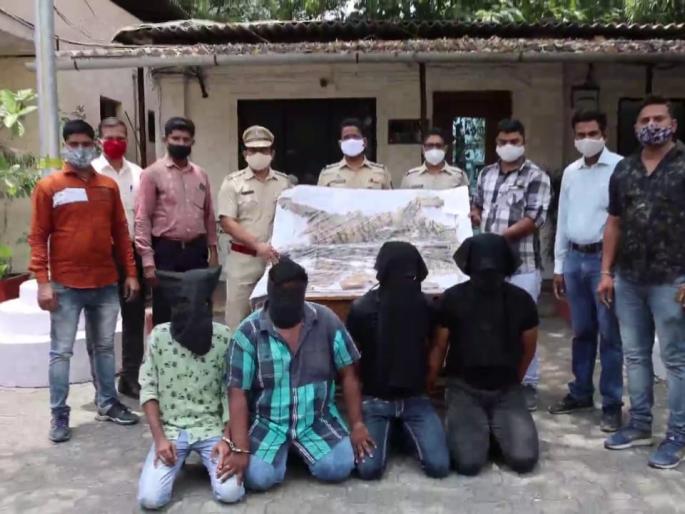 In Bhiwandi, a quartet was arrested for smuggling tiger skin and paws | भिवंडीत पट्टेरी वाघाची कातडी, पंजाची तस्करी करणाऱ्या चौकडीला पोलिसांनी केली अटक In Bhiwandi, a quartet was arrested for smuggling tiger skin and paws | भिवंडीत पट्टेरी वाघाची कातडी, पंजाची तस्करी करणाऱ्या चौकडीला पोलिसांनी केली अटक