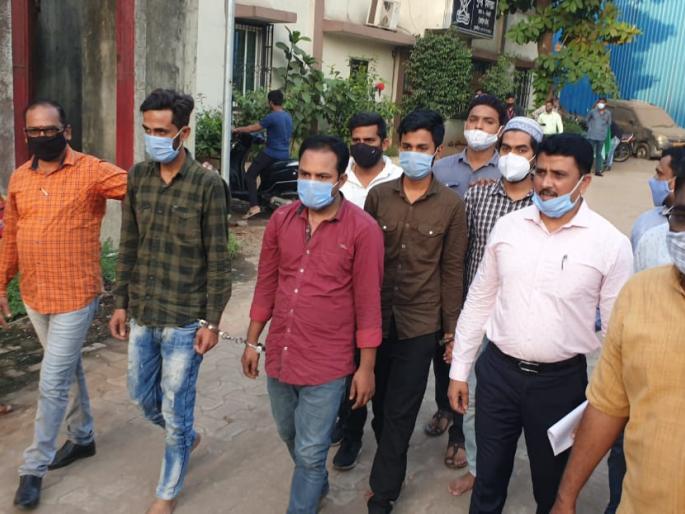 Coronavirus: Coronavirus pathology lab exposing fake report; Four arrested, including owner | Coronavirus : कोरोनाचे बनावट रिपोर्ट बनवणाऱ्या पॅथॉलॉजी लॅबचा पर्दापाश; मालकासह चौघांना अटक Coronavirus: Coronavirus pathology lab exposing fake report; Four arrested, including owner | Coronavirus : कोरोनाचे बनावट रिपोर्ट बनवणाऱ्या पॅथॉलॉजी लॅबचा पर्दापाश; मालकासह चौघांना अटक