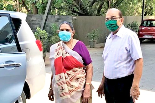 CoronaVirus Live Updates corona warriors corona victims parents losing son serving other patients saving many lives | CoronaVirus News : कडक सॅल्यूट! कोरोनामुळे एकुलता एक मुलगा गमावला; 15 लाखांची FD मोडून दाम्पत्य करतंय रुग्णांची सेवा CoronaVirus Live Updates corona warriors corona victims parents losing son serving other patients saving many lives | CoronaVirus News : कडक सॅल्यूट! कोरोनामुळे एकुलता एक मुलगा गमावला; 15 लाखांची FD मोडून दाम्पत्य करतंय रुग्णांची सेवा