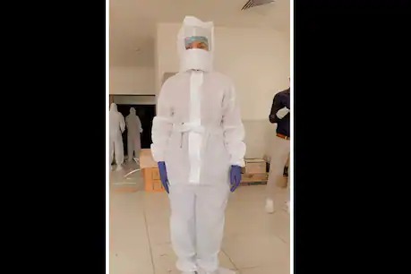 coronavirus: Union minister Mansukh Mandaviya shares photo of Corona Warrior daughter, says waited long for this day | coronavirus: केंद्रीय मंत्र्यांनी शेअर केला कोरोना वॉरियर मुलीचा फोटो, म्हणाले...