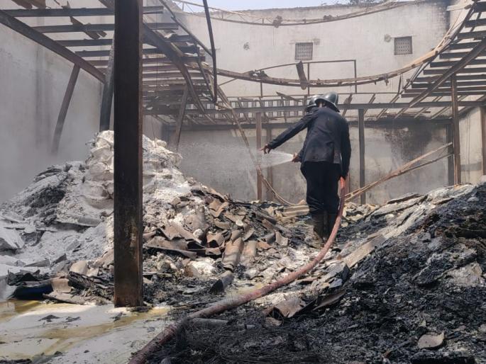 Bhiwandi fire incident continues; A huge fire broke out in a chemical godown | भिवंडीत आग लागण्याचे सत्र सुरूच; केमिकल गोदामाला लागली भीषण आग Bhiwandi fire incident continues; A huge fire broke out in a chemical godown | भिवंडीत आग लागण्याचे सत्र सुरूच; केमिकल गोदामाला लागली भीषण आग