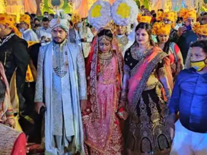 CoronaVirus News covid protocol breaks in marriage ceremony of bjp mla vidyasagar kesri araria in bihar | CoronaVirus News : नियमावलीची एैशीतैशी अन् सोशल डिस्टंसिंगचा फज्जा; भाजपा आमदाराच्या लेकाच्या लग्नात नियमांचे तीन-तेरा CoronaVirus News covid protocol breaks in marriage ceremony of bjp mla vidyasagar kesri araria in bihar | CoronaVirus News : नियमावलीची एैशीतैशी अन् सोशल डिस्टंसिंगचा फज्जा; भाजपा आमदाराच्या लेकाच्या लग्नात नियमांचे तीन-तेरा