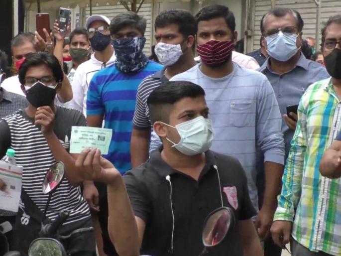 Corona Vaccination: Confusion at KDMC's Vaccination Center, No Citizens Registering Online | Corona Vaccination : केडीएमसीच्या लसीकरण केंद्रावर गोंधळ, ऑनलाईन रजिस्ट्रेशन करणारे नागरिक आलेच नाहीत Corona Vaccination: Confusion at KDMC's Vaccination Center, No Citizens Registering Online | Corona Vaccination : केडीएमसीच्या लसीकरण केंद्रावर गोंधळ, ऑनलाईन रजिस्ट्रेशन करणारे नागरिक आलेच नाहीत