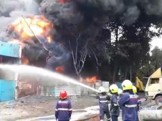 Fire turbhe MIDC company : Terrible fire at turbhe color company in navi mumbai v | Fire turbhe company : नवी मुंबईच्या तुर्भेत कलर कंपनीत भीषण अग्नीतांडव; ३ कंपन्यांमध्ये पसरली लाग Fire turbhe MIDC company : Terrible fire at turbhe color company in navi mumbai v | Fire turbhe company : नवी मुंबईच्या तुर्भेत कलर कंपनीत भीषण अग्नीतांडव; ३ कंपन्यांमध्ये पसरली लाग
