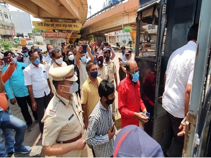 Maratha Reservation: 'State government falls short, results disappointing'; Self-torture movement at Kranti Chowk of reservation supporters | Maratha Reservation : 'राज्य सरकार कमी पडले, निकाल निराशाजनक'; आरक्षण समर्थनार्थ क्रांती चौकात आत्मक्लेश आंदोलन